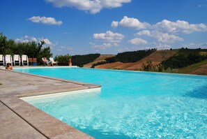 2 piscines extérieures
