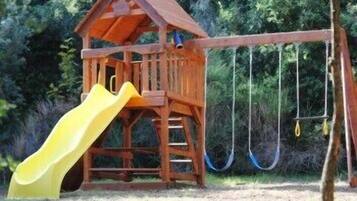 Área de juegos infantiles al aire libre