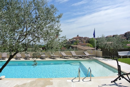 Outdoor pool, sun loungers