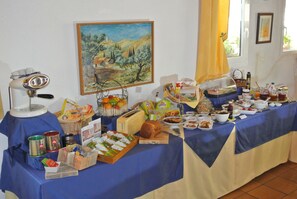 Daily buffet breakfast for a fee
