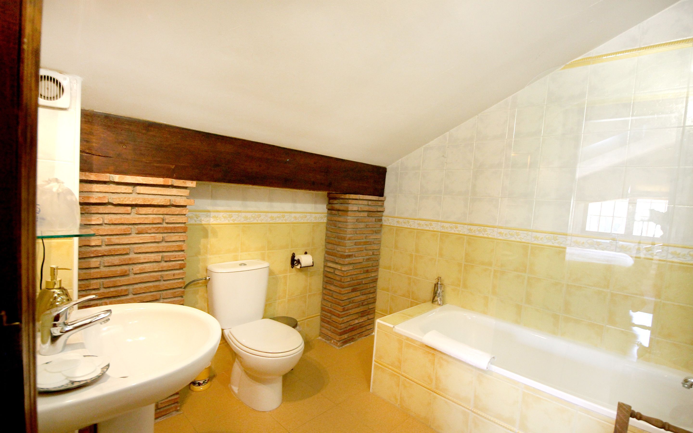 junior suite, mountain view | bathroom | free toiletries, hair dryer, towels