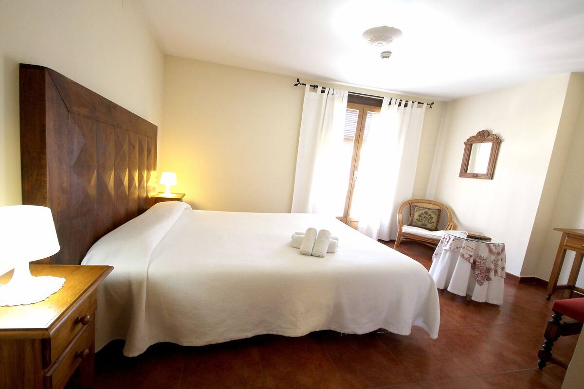 ห้องดับเบิล, วิวภูเขา | โต๊ะทำงาน, ผ้าม่านกันแสง, Wi-Fi ฟรี