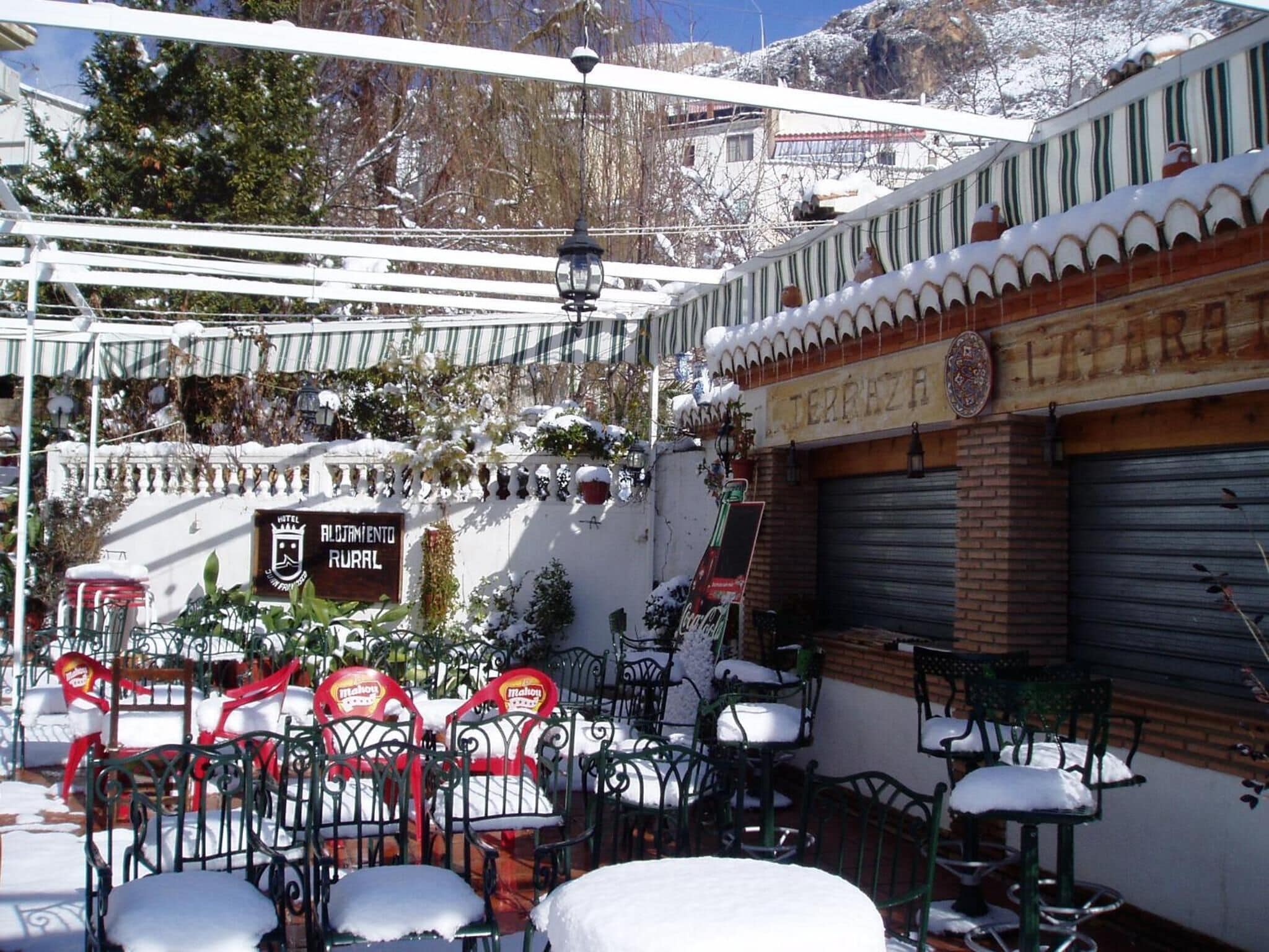 Breakfast, lunch, dinner served; garden views 