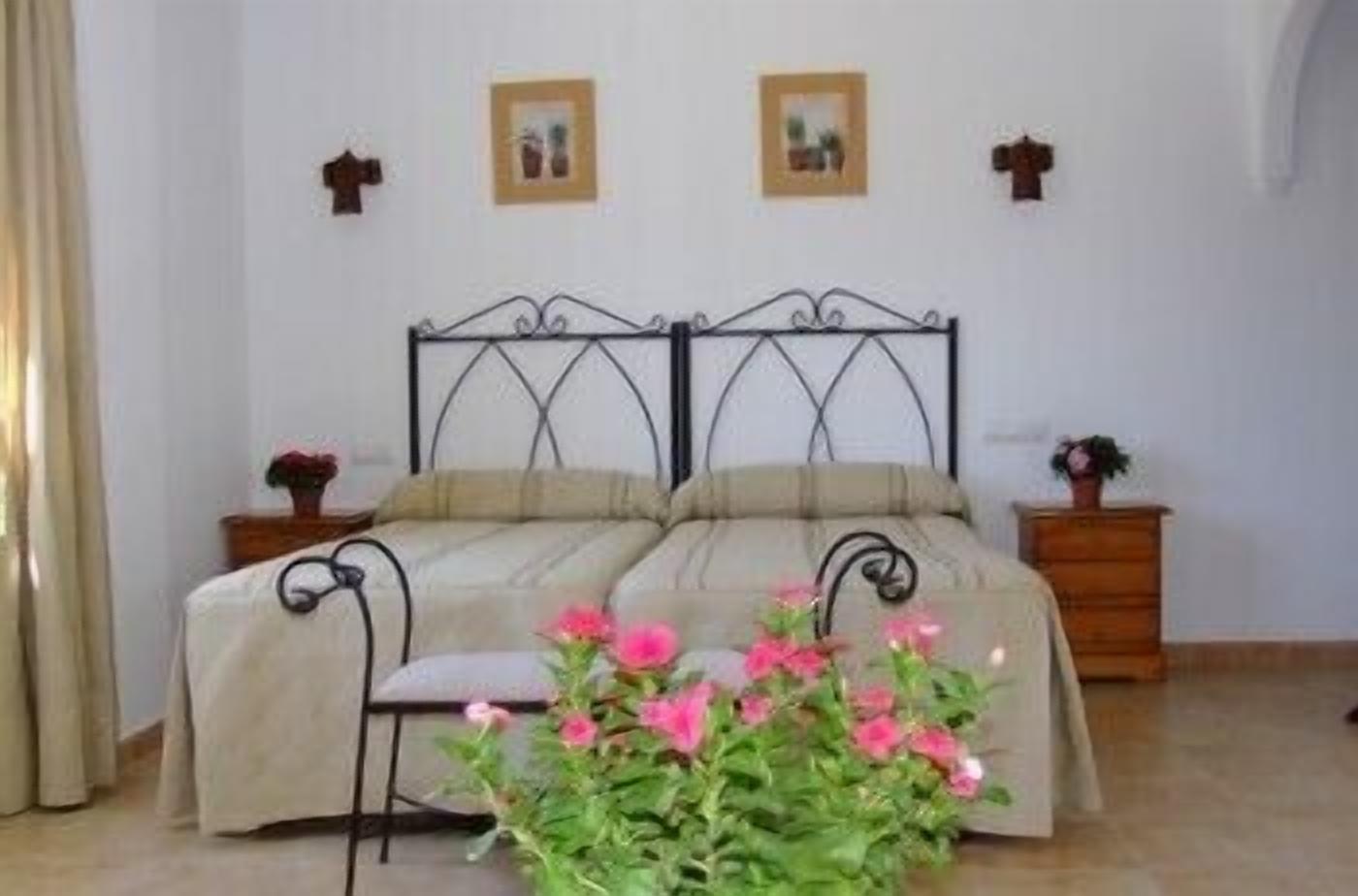 desk, soundproofing, free cots/infant beds, rollaway beds