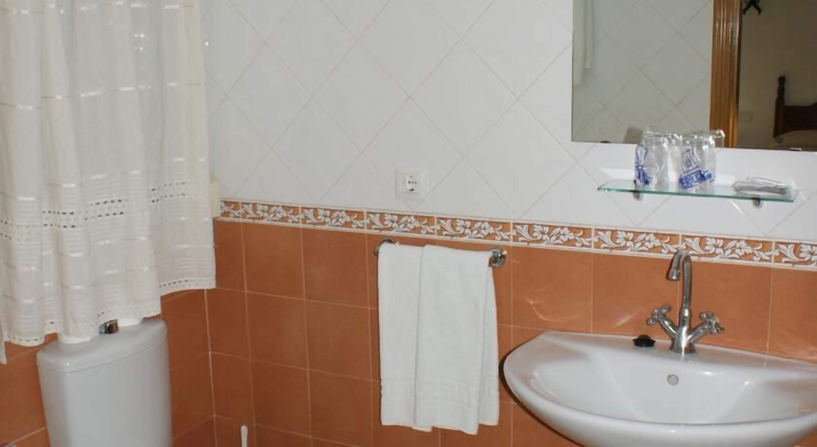 desk, soundproofing, free cots/infant beds, rollaway beds