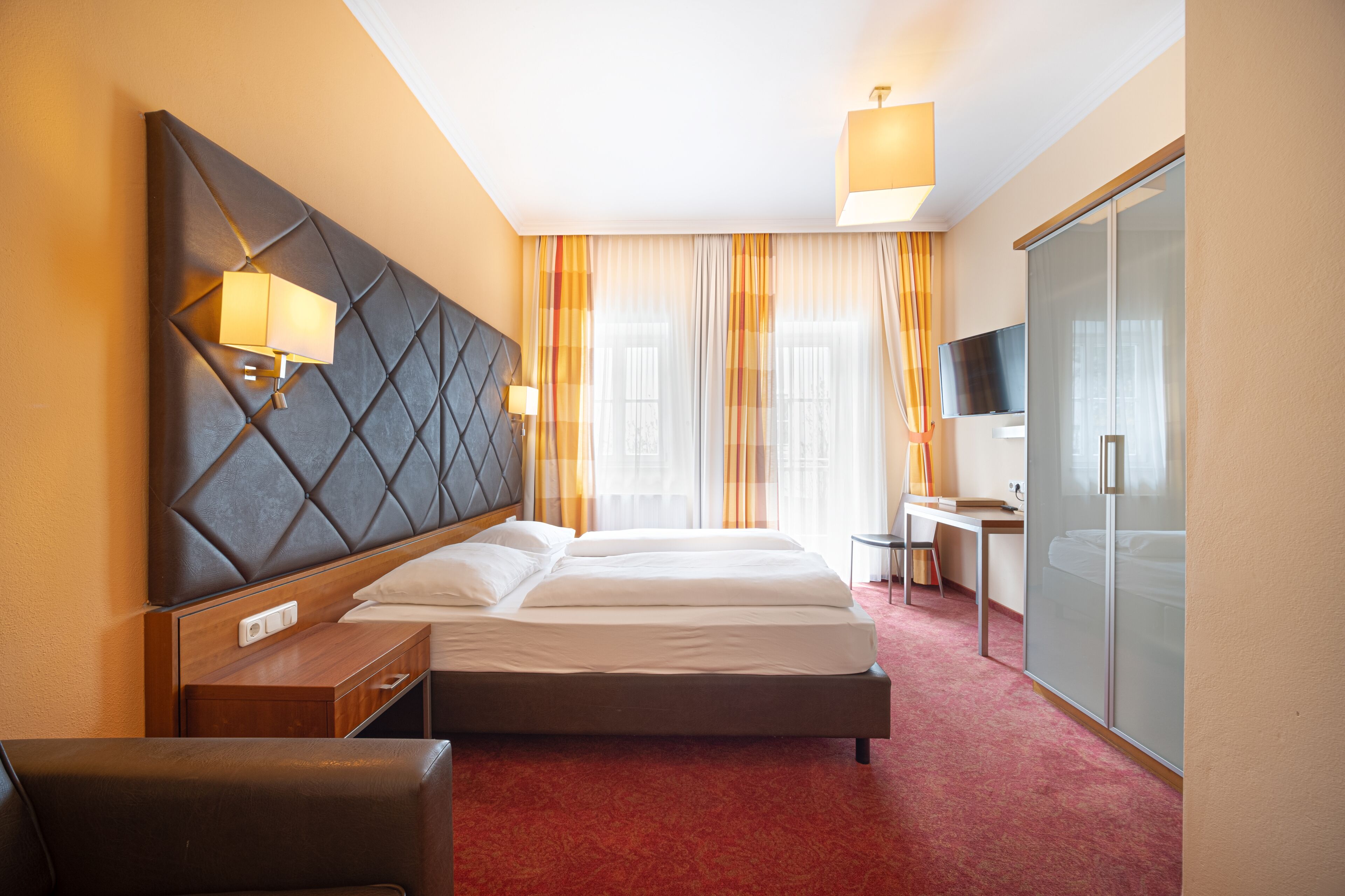 double room | 2 bedrooms, in-room safe, individually furnished, desk