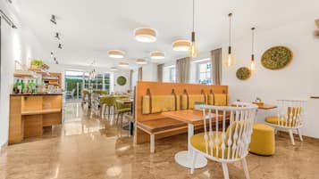Tägliches Frühstücksbuffet gegen Gebühr