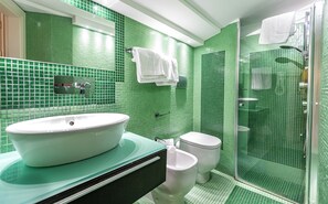 Shower, hydromassage showerhead, hair dryer, bidet - Blurooms (Sorrento)