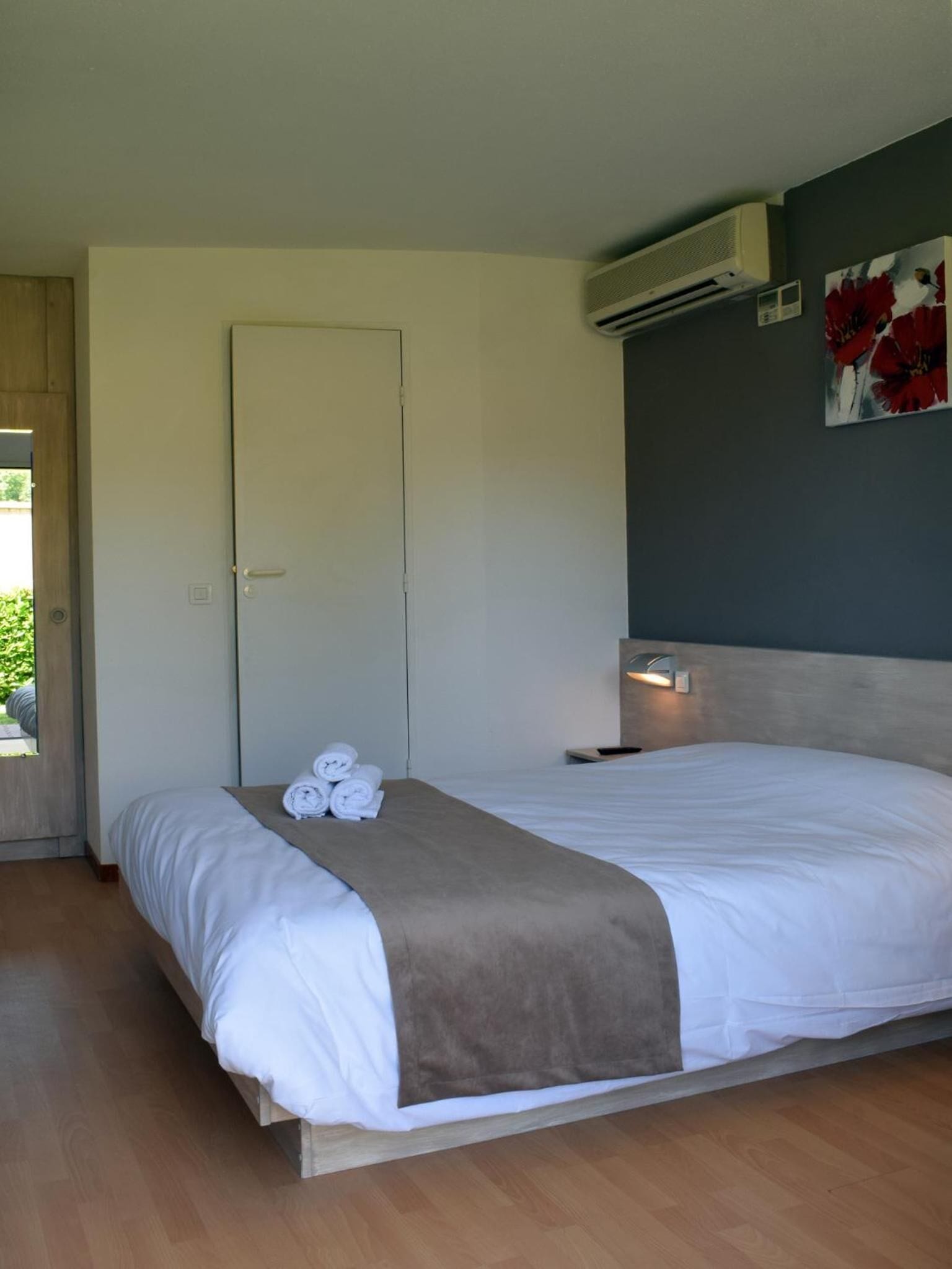 Habitació estàndard, 1 llit doble | Roba de llit d'alta qualitat, escriptori i habitacions insonoritzades 