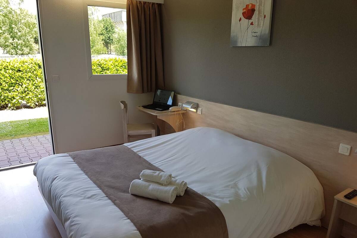 Standard Room, 1 Double Bed | Premium bedding, desk, soundproofing, free cribs/infant beds