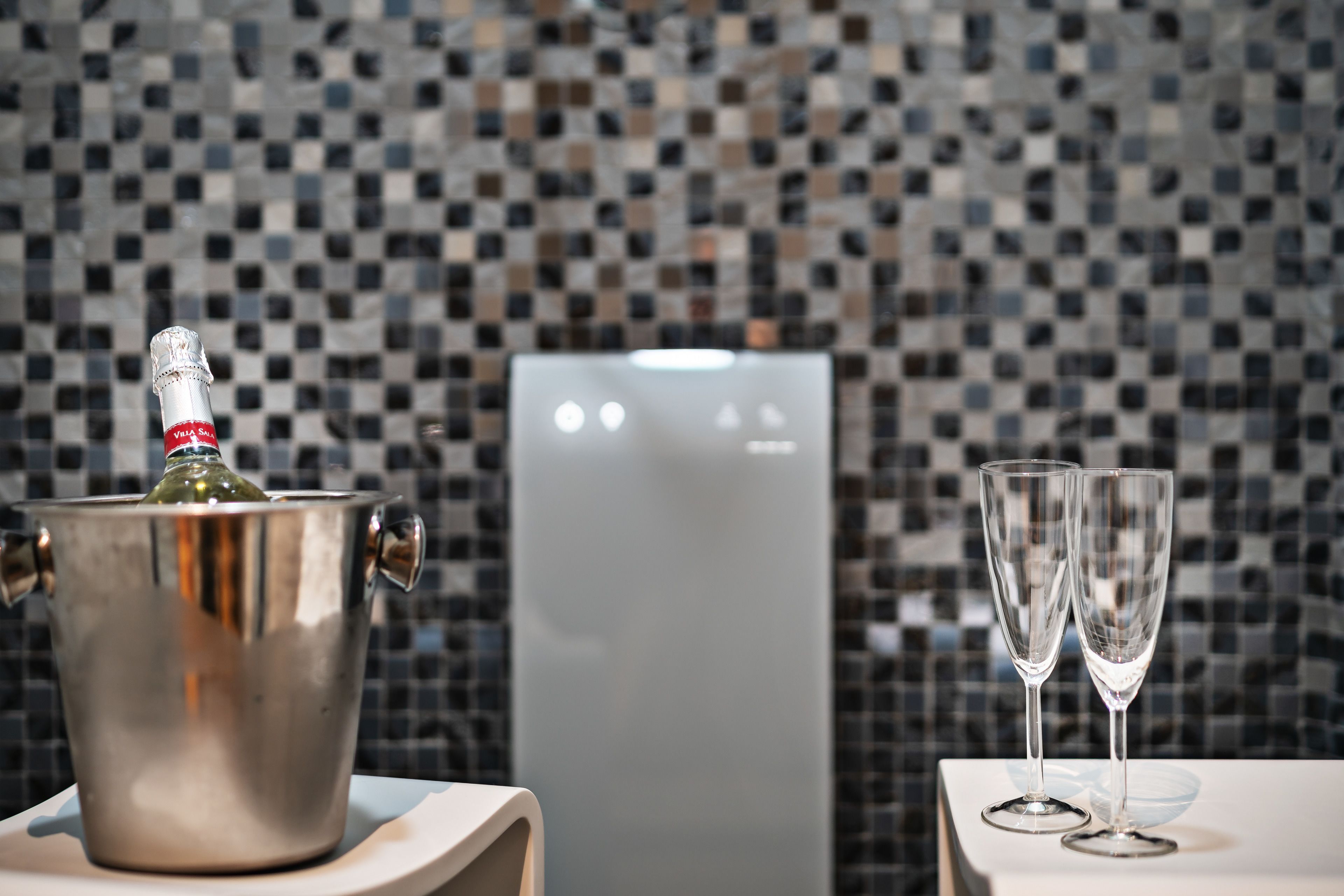 junior suite (hammam) | bathroom | free toiletries, hair dryer, towels