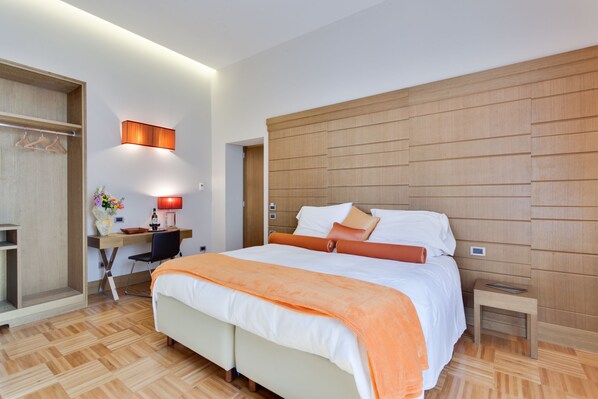 Deluxe Double or Twin Room, City View | In-room safe, desk, laptop workspace, blackout drapes