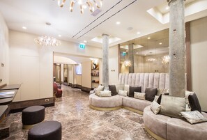 Lobby sitting area - Solo Experience Hotel (Florence)