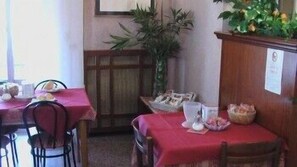 Breakfast area