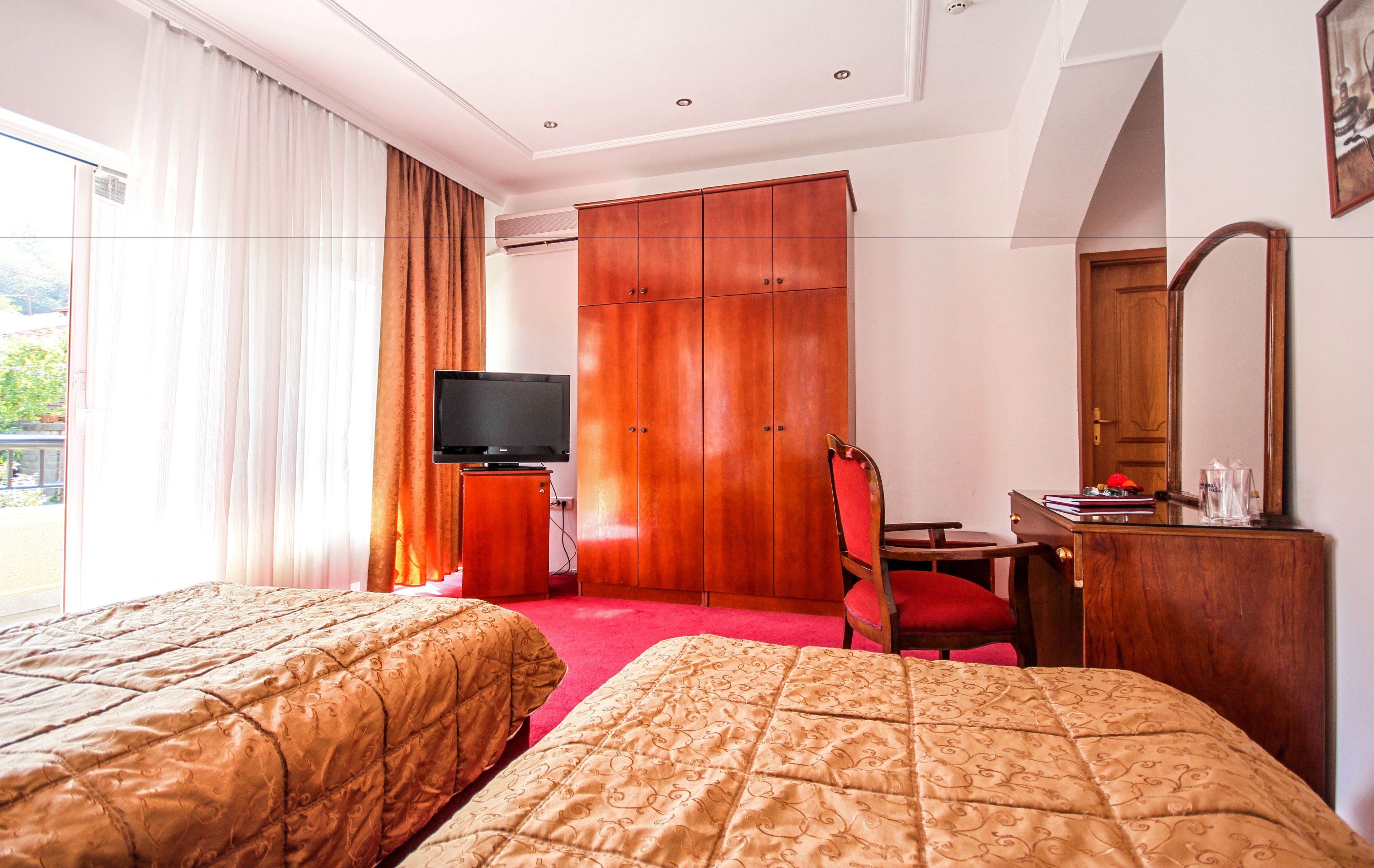 comfort twin room, 2 single beds | minibar, desk, soundproofing, iron/ironing board