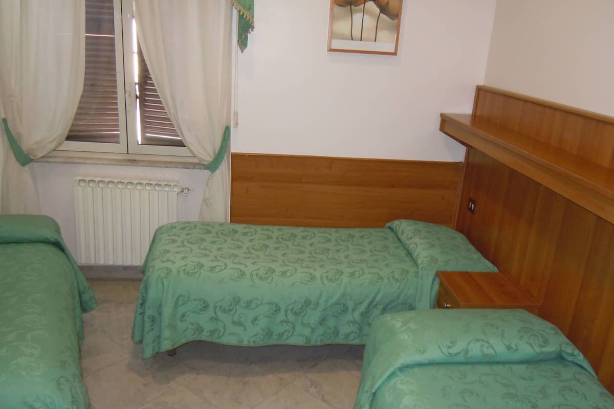 Chambre Triple, salle de bains commune