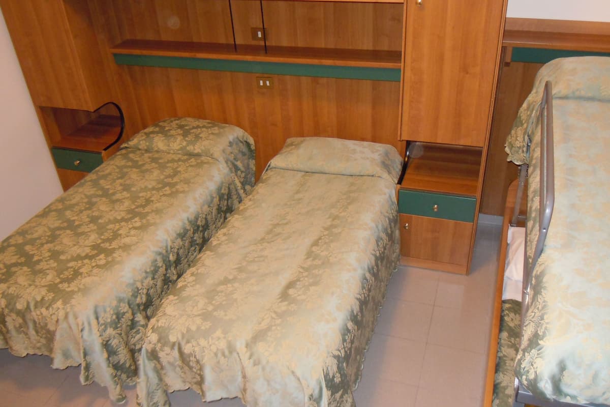 Chambre Quadruple, salle de bains privée