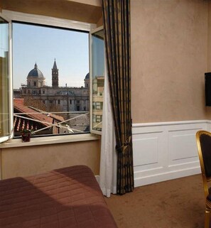Premium bedding, minibar, in-room safe, desk - Relais La Maison De Luxe (Rome)