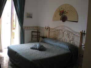 Kahden hengen huone | Untuvapeitot, yksilöllisesti sisustettu, yksilöllisesti kalustettu