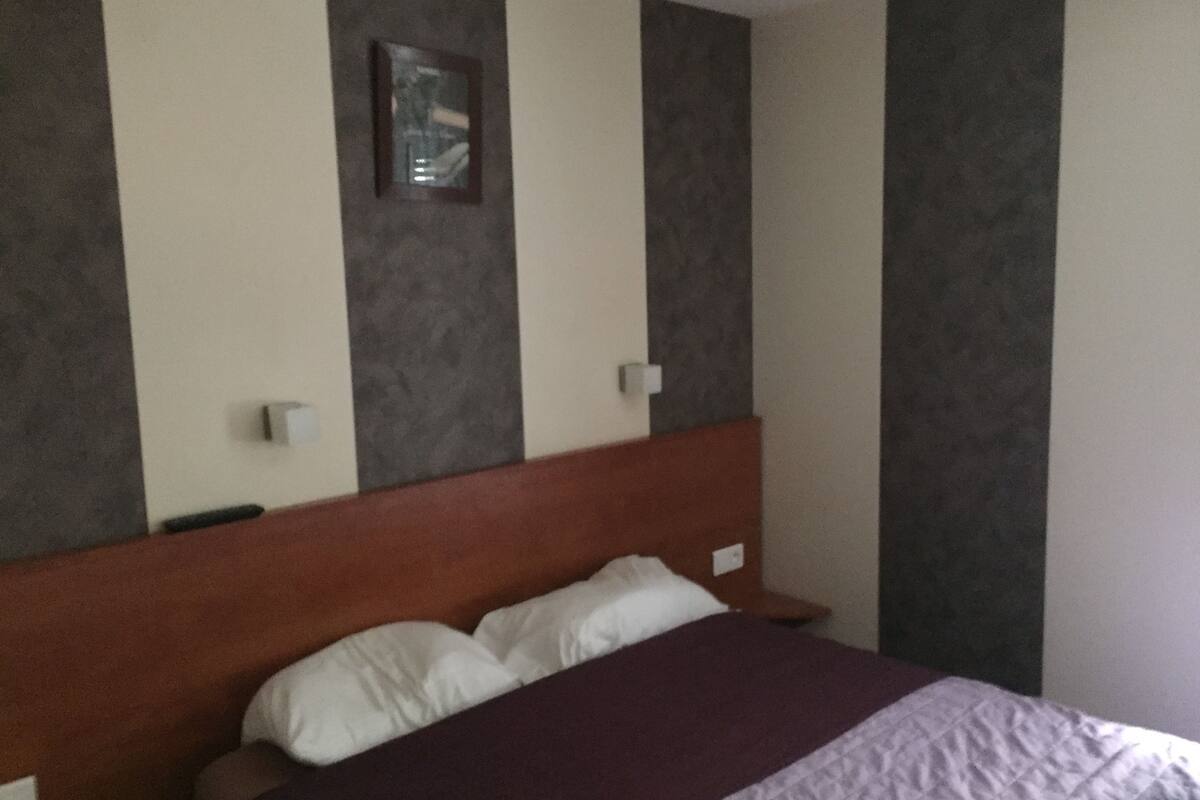 Single Room | Desk, soundproofing, free cots/infant beds, free WiFi