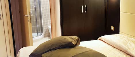 Classic Double or Twin Room | Desk, free WiFi, bed sheets