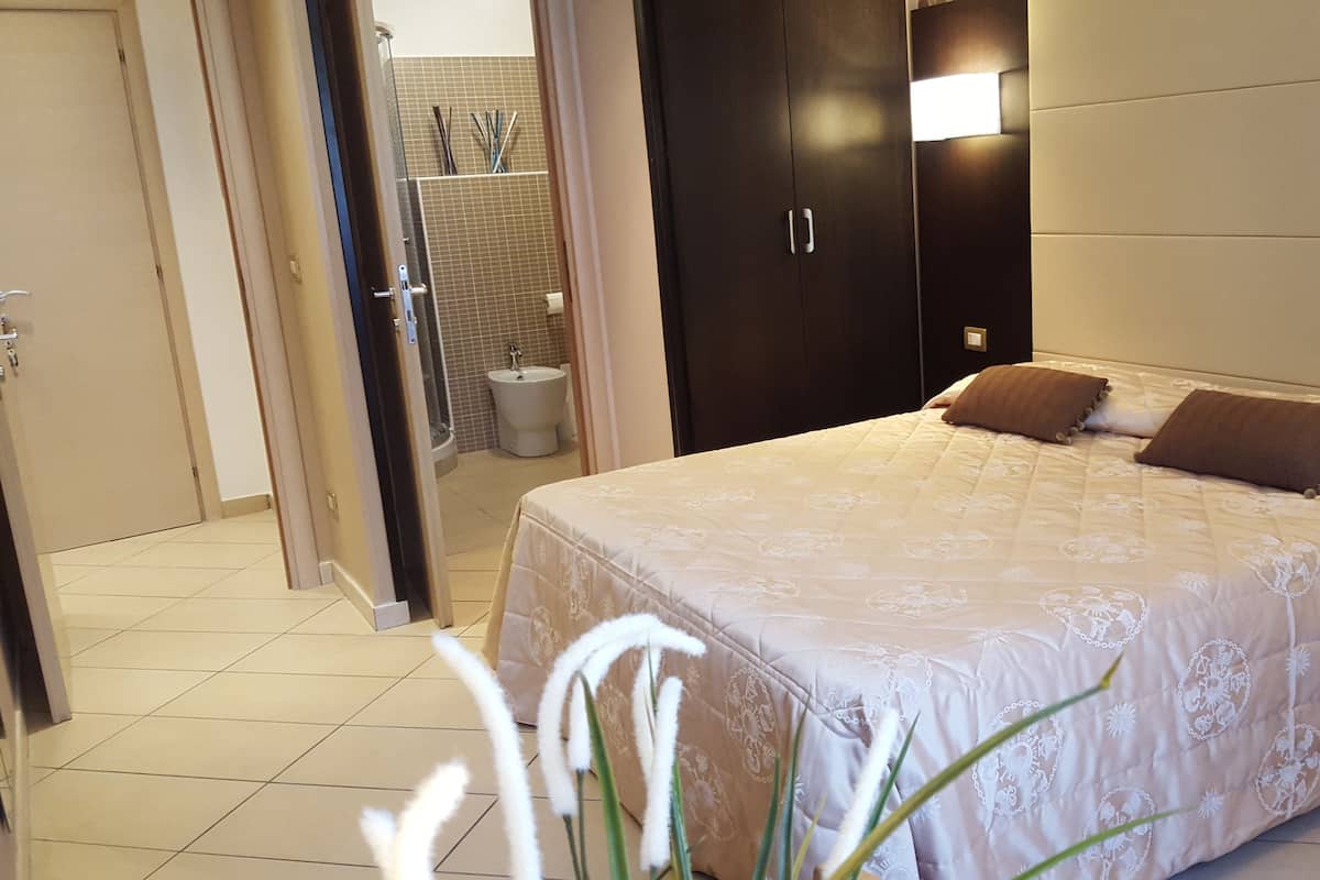 Classic Double or Twin Room | Desk, free WiFi, bed sheets