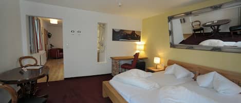 Zimmersafe, Schreibtisch, Bügeleisen/Bügelbrett, kostenloses WLAN