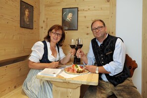 Breakfast, lunch and dinner served - Hotel Goldener Loewe (Kufstein)