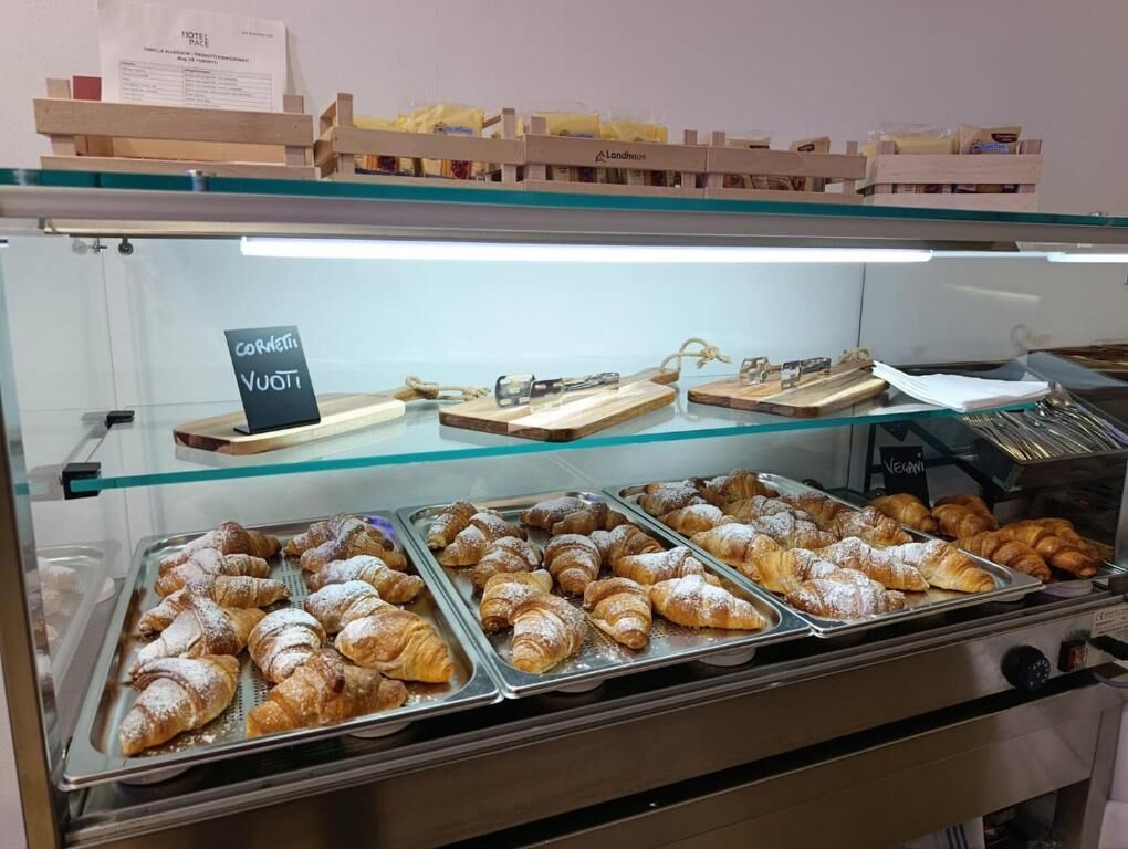 每日供应自助式早餐（每人 EUR 7）