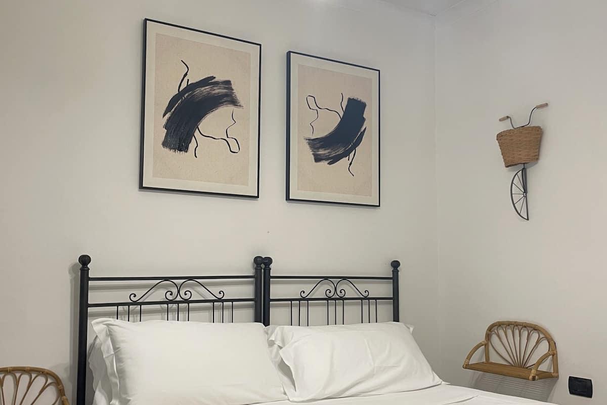 Basic Double Room, 1 Double Bed | Premium bedding, desk, soundproofing, WiFi (free)