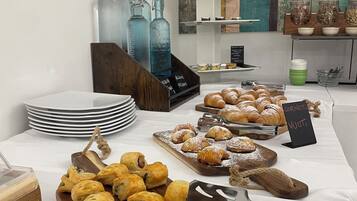 Daily buffet breakfast for a fee