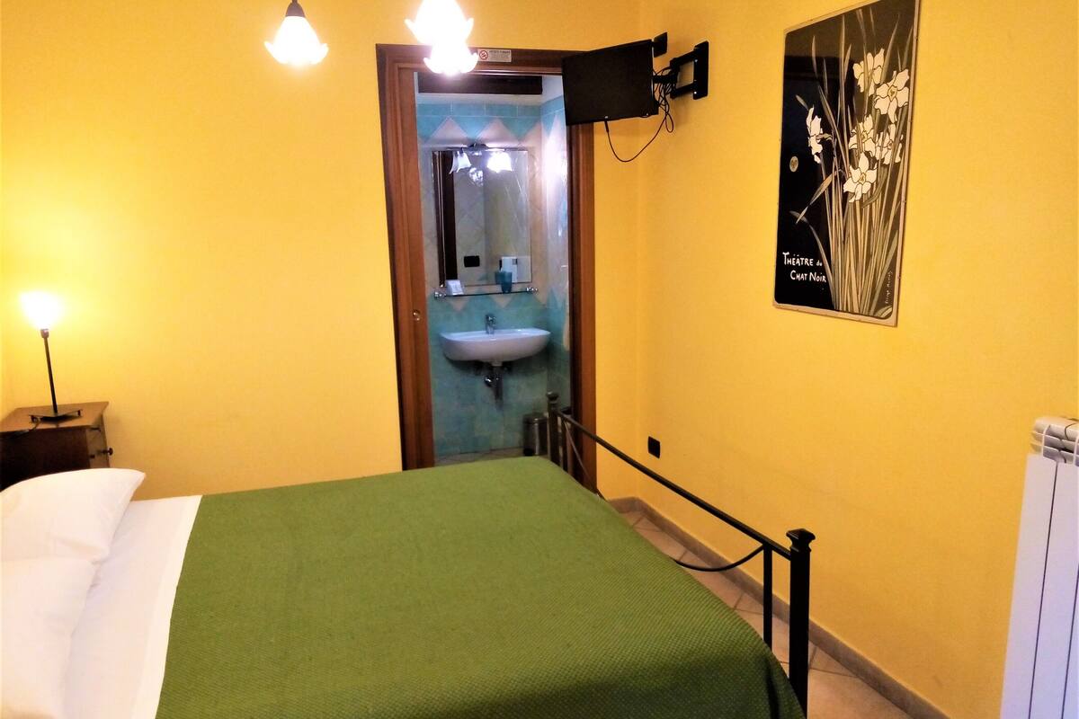 basic triple room | premium bedding, desk, soundproofing, free wifi