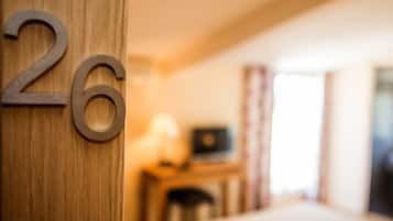 Double Room, Terrace | In-room safe, individually decorated, individually furnished, desk