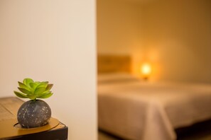Chambre Triple, terrasse | Coffres-forts dans les chambres, décoration personnalisée