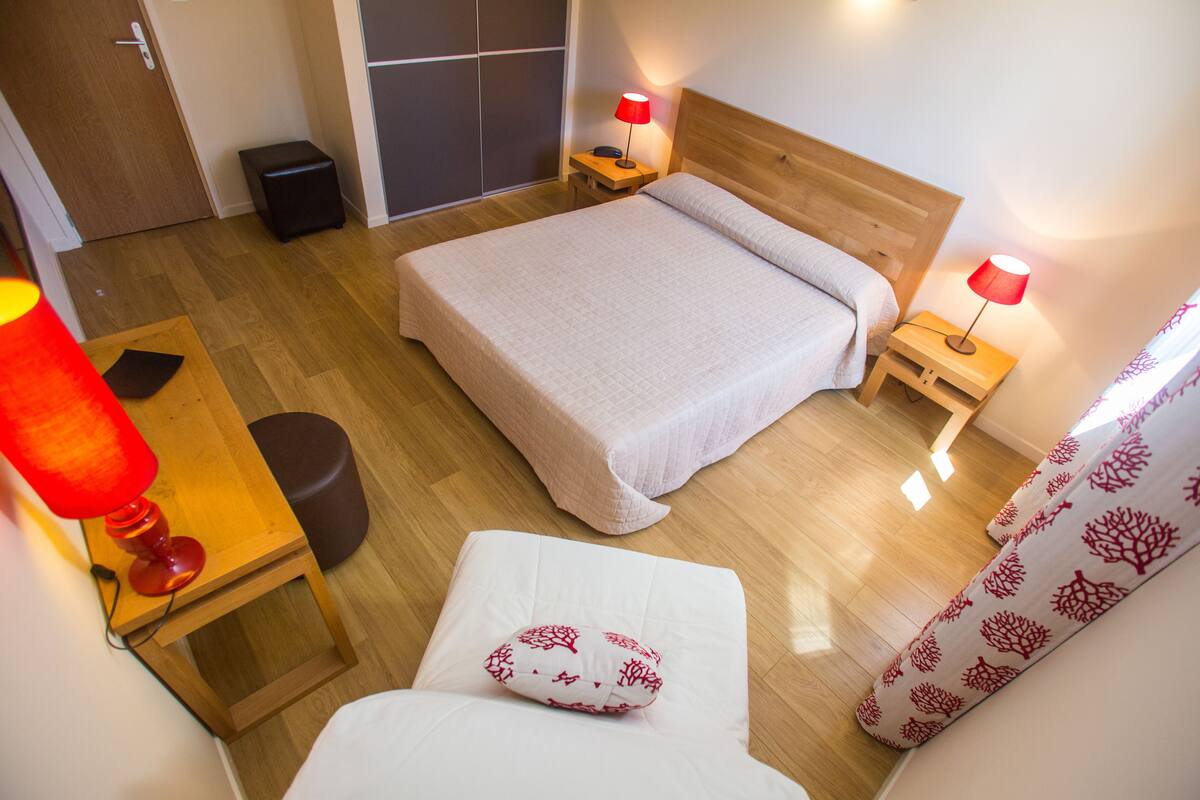 In-room safe, desk, blackout drapes, soundproofing