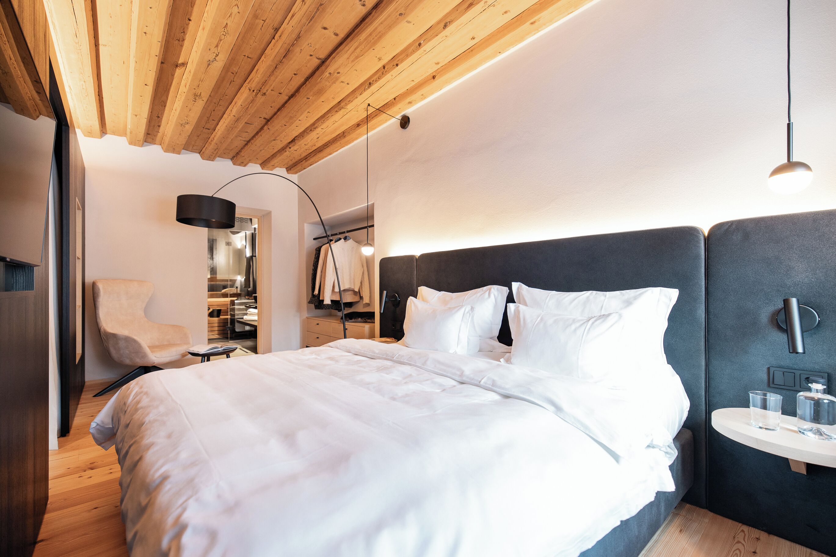 Minibar, caja de seguridad en la habitación y cortinas blackout 