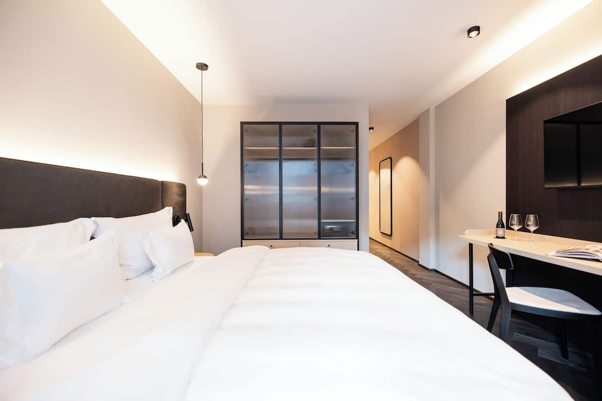 2 camere, minibar, una cassaforte in camera, tende oscuranti