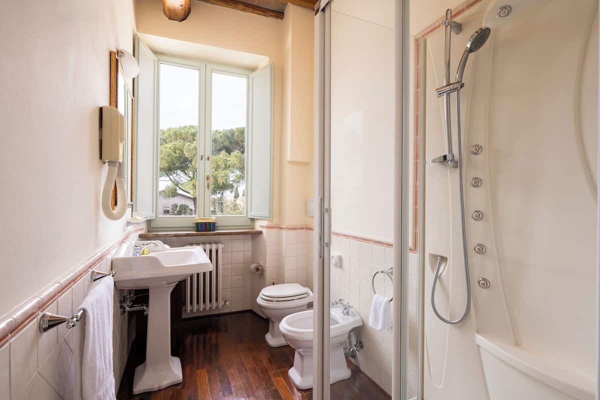 standard double or twin room | bathroom | free toiletries, hair dryer, bidet, towels