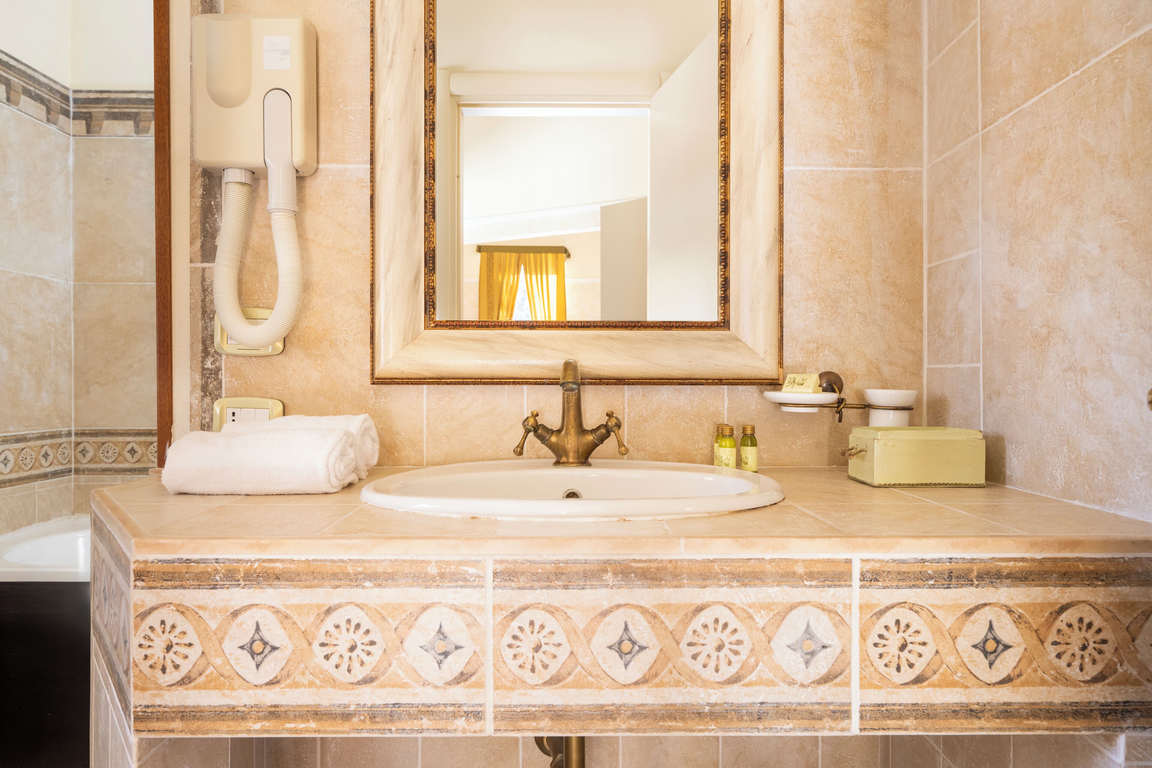 suite, terrace | bathroom | free toiletries, hair dryer, bidet, towels