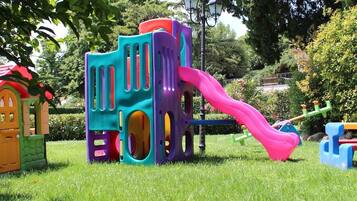 Area giochi per bambini (all'aperto)