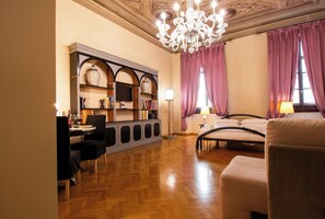 Superior Room | Premium bedding, down duvets, Select Comfort beds, minibar - N4U Guest House (Florence)
