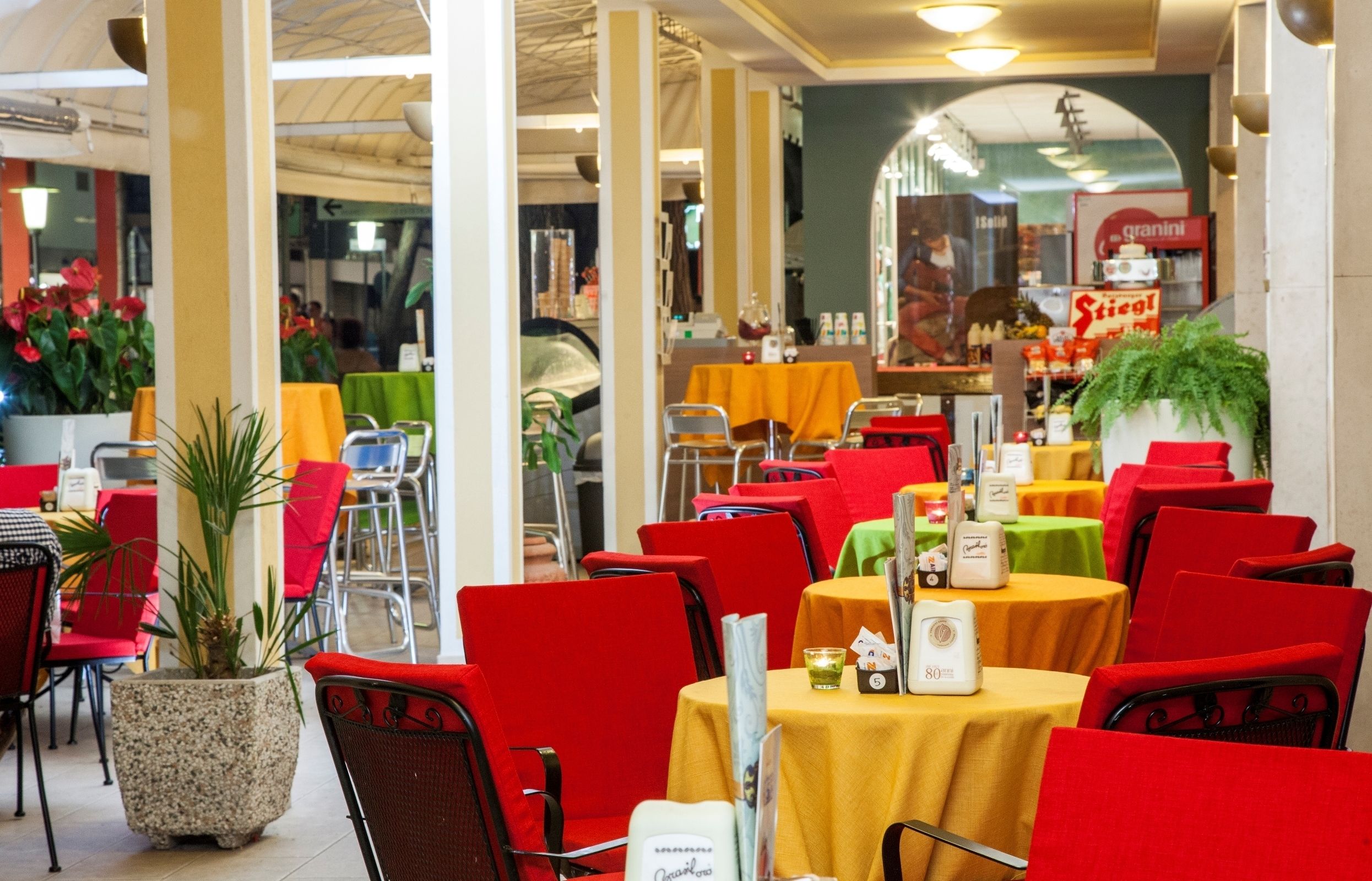 供应午餐和晚餐，海鲜