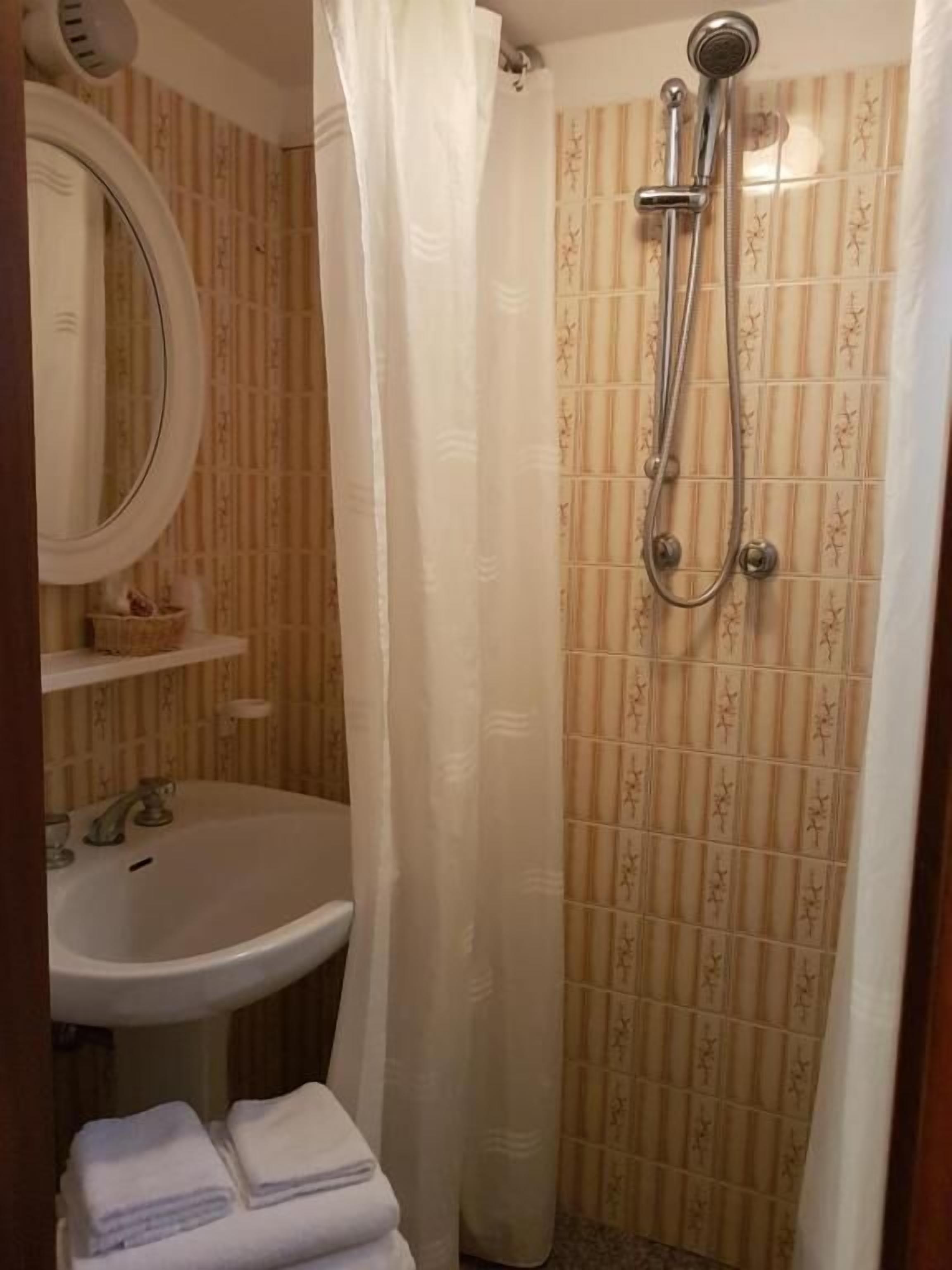 shower, bidet, towels