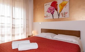 In-room safe, blackout curtains, iron/ironing board, rollaway beds - Hotel Nazionale (Jesolo)