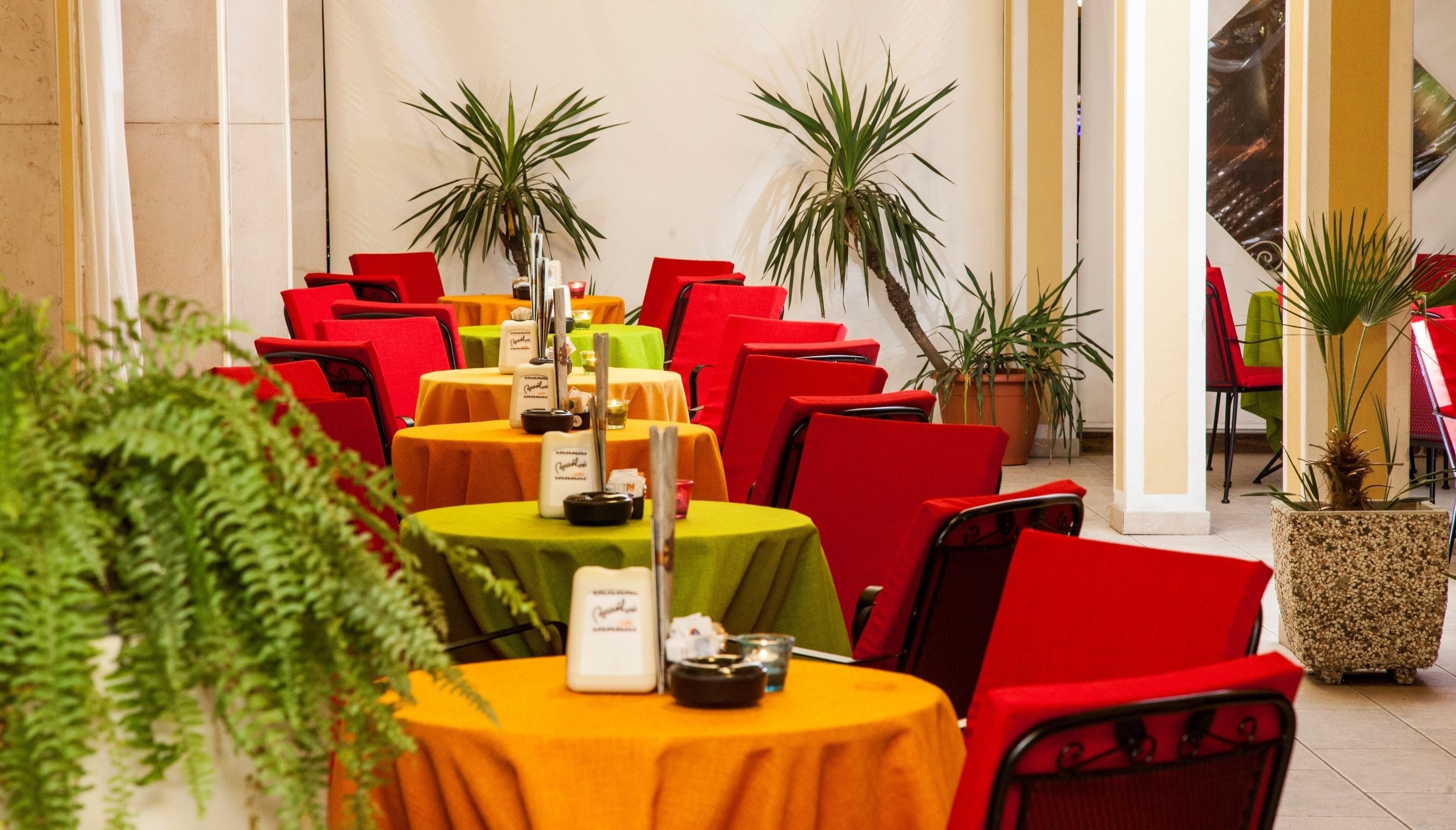 lunch and dinner served, seafood