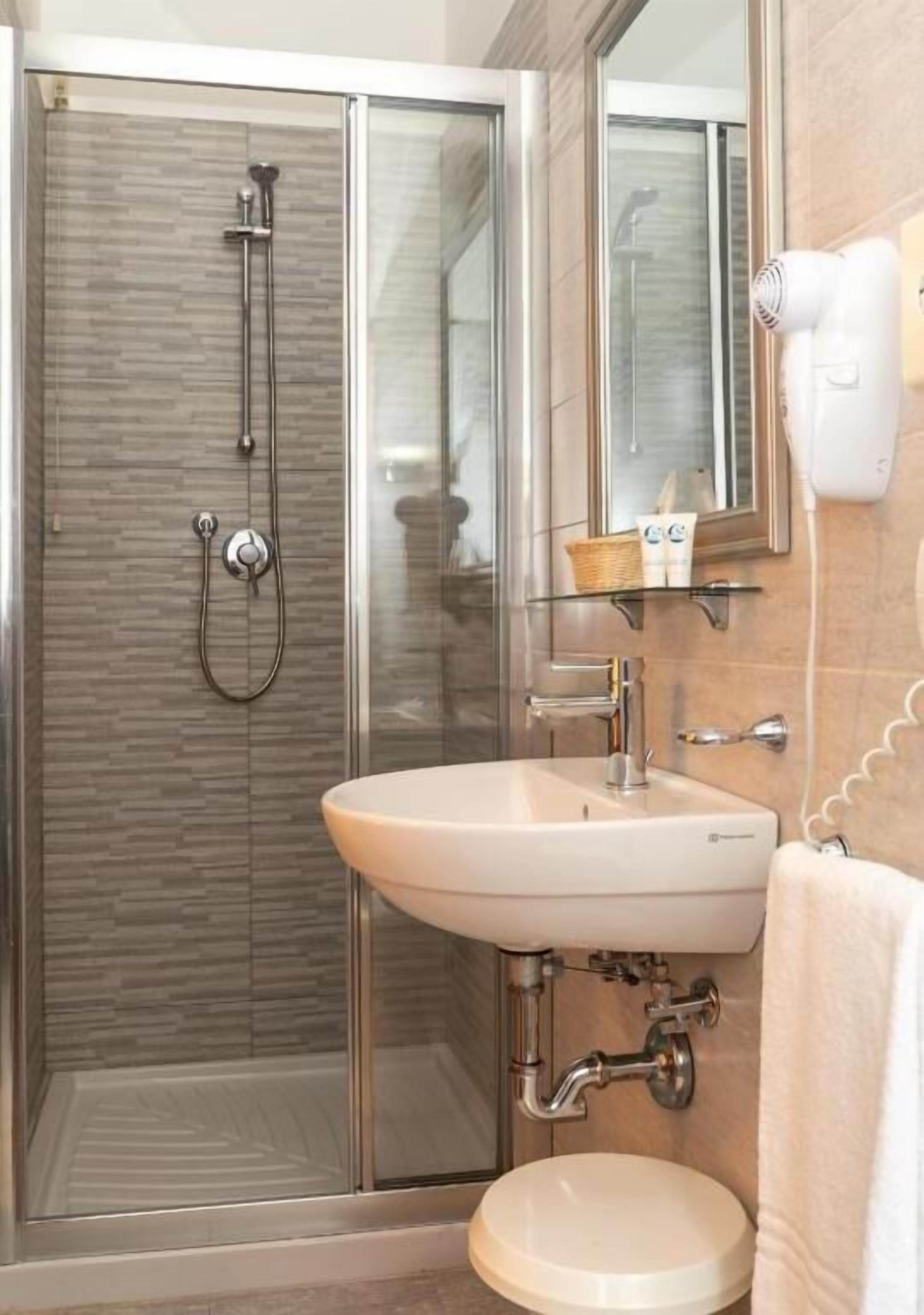 shower, bidet, towels