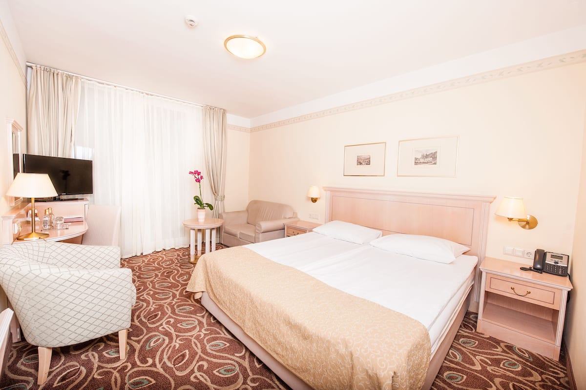 Minibar, coffre-fort, bureau, accĂšs au Wi-Fi (inclus)