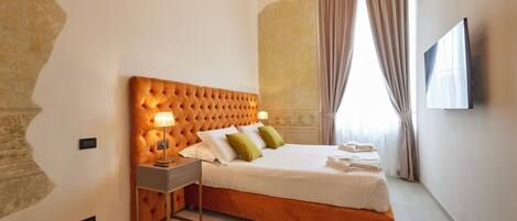 Superior-Zimmer | Daunenbettdecken, Zimmersafe, Schreibtisch, schallisolierte Zimmer