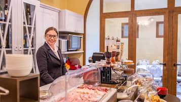 Tägliches Frühstücksbuffet (8 EUR pro Person)