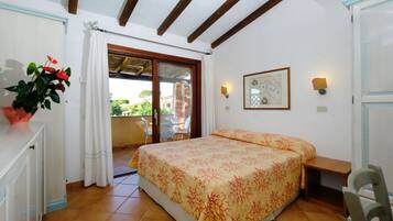 1 sovrum, värdeförvaringsskåp på rummet och sängkläder